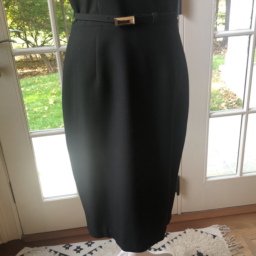 White House Black Market fitted vneck pencil skirt black dress w belt. Size 6. - Picture 3 of 9